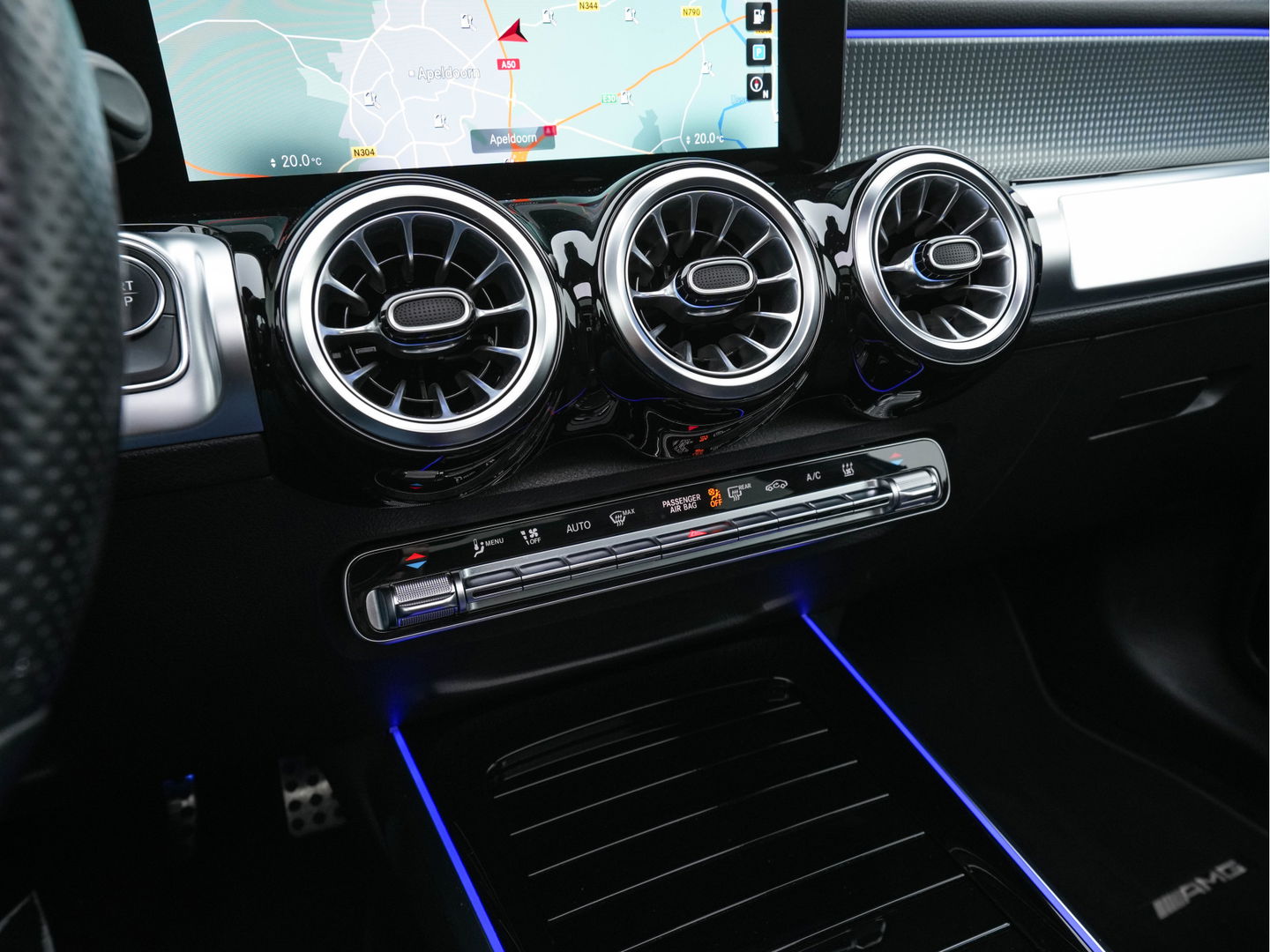 Mercedes-Benz EQB 300 4MATIC AMG-Line 67 kWh [ 3-Fase ] (INCL-BTW) *PANO | HEAD-UP | LEATHER-MICROFIBRE | MEMORY-PACK | WIDE-SCREEN-COCKPIT | FULL-LED | BLINDSPOT | AMBIENT-LIGHT | TOPVIEW | NAVI-FULLMAP | DAB+ | COMFORT/SEATS | ...