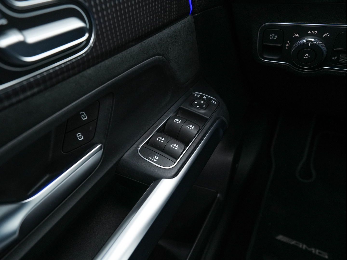 Mercedes-Benz EQB 300 4MATIC AMG-Line 67 kWh [ 3-Fase ] (INCL-BTW) *PANO | HEAD-UP | LEATHER-MICROFIBRE | MEMORY-PACK | WIDE-SCREEN-COCKPIT | FULL-LED | BLINDSPOT | AMBIENT-LIGHT | TOPVIEW | NAVI-FULLMAP | DAB+ | COMFORT/SEATS | ...