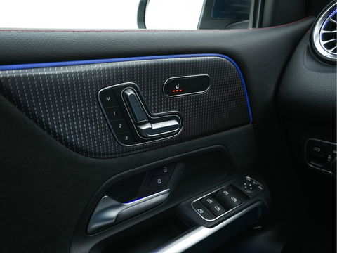 Mercedes-Benz EQB 300 4MATIC AMG-Line 67 kWh [ 3-Fase ] (INCL-BTW) *PANO | HEAD-UP | LEATHER-MICROFIBRE | MEMORY-PACK | WIDE-SCREEN-COCKPIT | FULL-LED | BLINDSPOT | AMBIENT-LIGHT | TOPVIEW | NAVI-FULLMAP | DAB+ | COMFORT/SEATS | ...