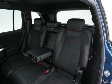 Mercedes-Benz EQB 300 4MATIC AMG-Line 67 kWh [ 3-Fase ] (INCL-BTW) *PANO | HEAD-UP | LEATHER-MICROFIBRE | MEMORY-PACK | WIDE-SCREEN-COCKPIT | FULL-LED | BLINDSPOT | AMBIENT-LIGHT | TOPVIEW | NAVI-FULLMAP | DAB+ | COMFORT/SEATS | ...