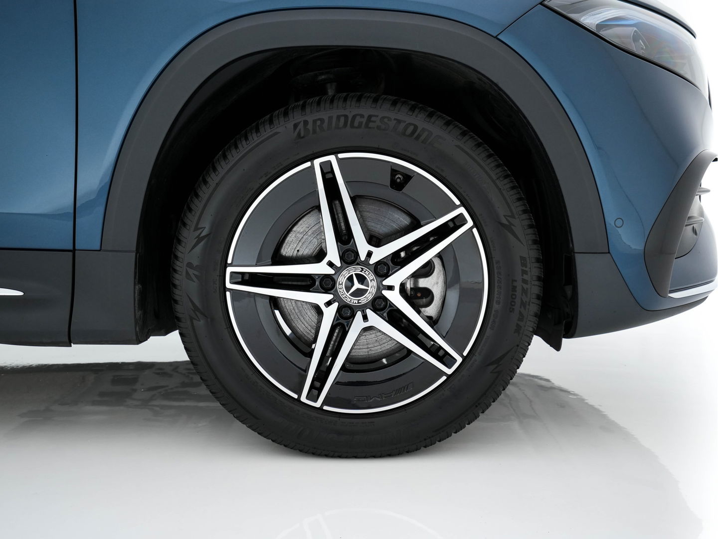 Mercedes-Benz EQB 300 4MATIC AMG-Line 67 kWh [ 3-Fase ] (INCL-BTW) *PANO | HEAD-UP | LEATHER-MICROFIBRE | MEMORY-PACK | WIDE-SCREEN-COCKPIT | FULL-LED | BLINDSPOT | AMBIENT-LIGHT | TOPVIEW | NAVI-FULLMAP | DAB+ | COMFORT/SEATS | ...