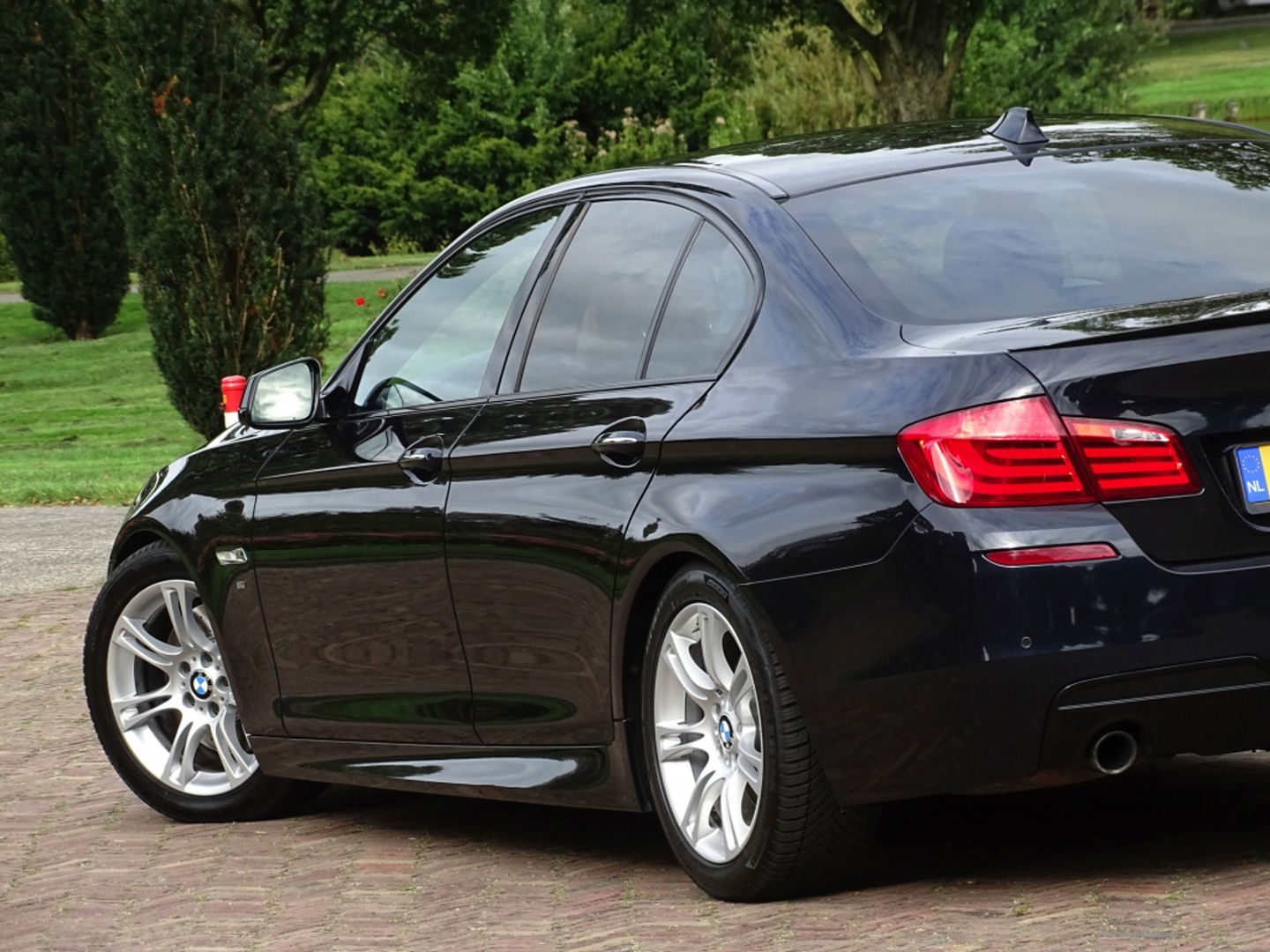 BMW 5 Serie 535i TwinTurbo 306PK / Executive / M Sport / LED
