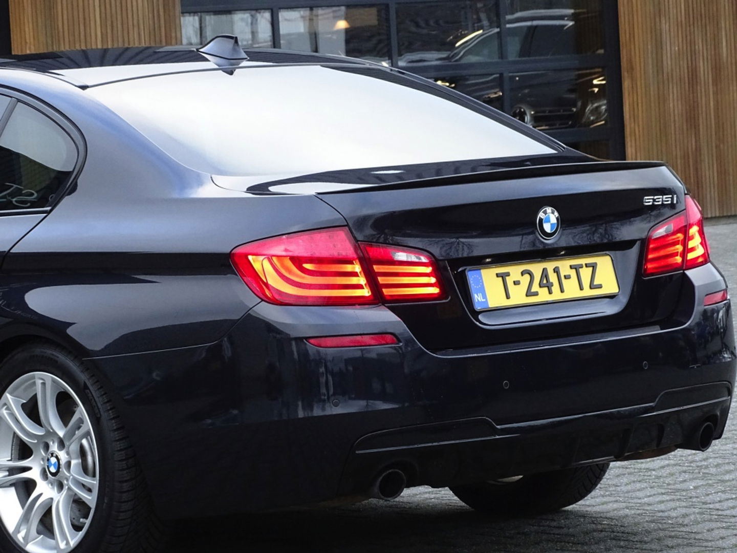 BMW 5 Serie 535i TwinTurbo 306PK / Executive / M Sport / LED