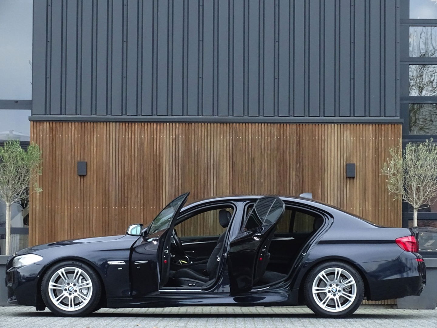 BMW 5 Serie 535i TwinTurbo 306PK / Executive / M Sport / LED