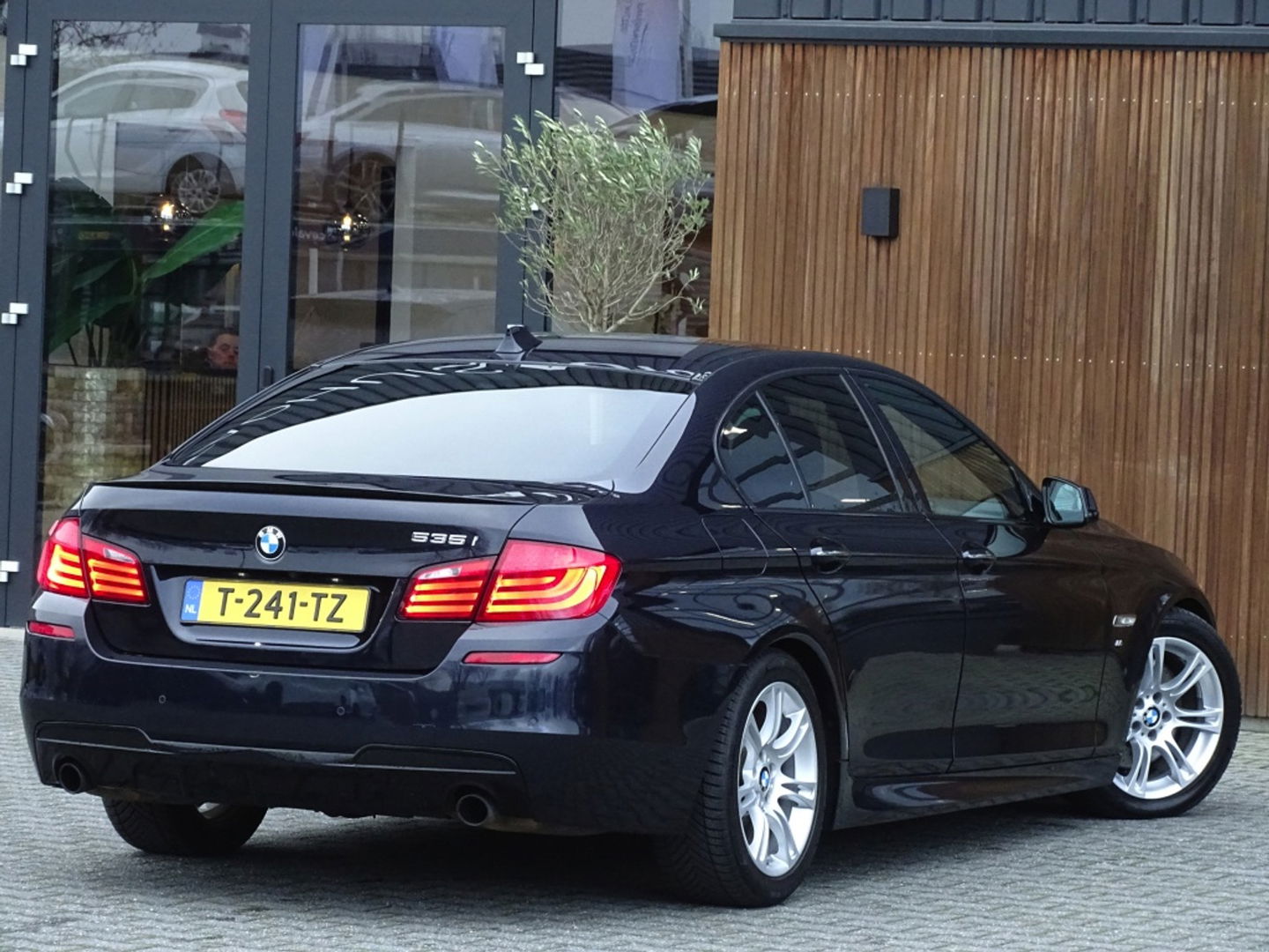 BMW 5 Serie 535i TwinTurbo 306PK / Executive / M Sport / LED