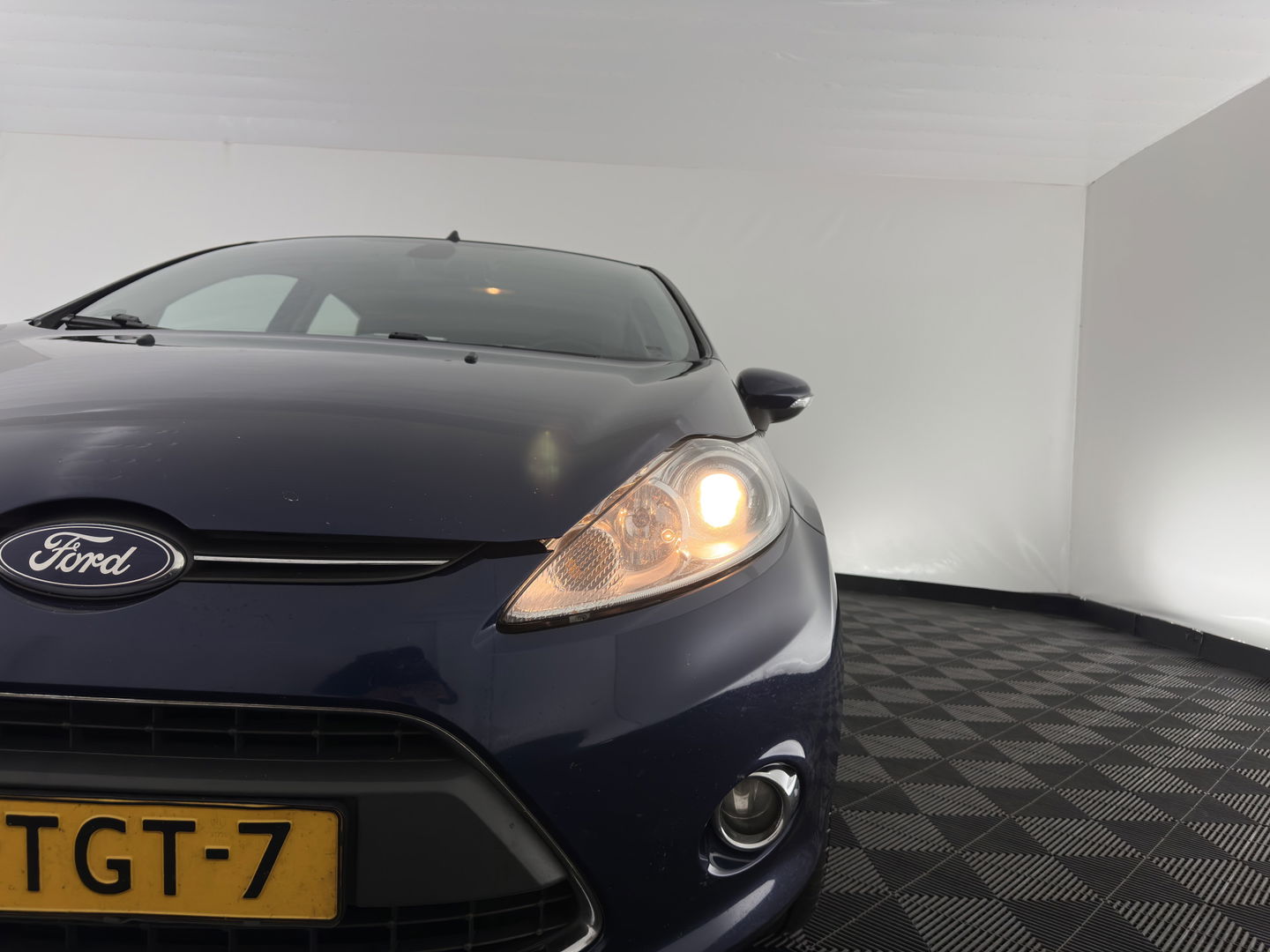 Ford Fiesta 1.6 TDCi ECOnetic Titanium *LEATHER-FABRIC | NAVI-FULLMAP | HEATED-COMFORTSEATS | ECC | PDC | CRUISE | PRIVACY-GLASS | 14''ALU*