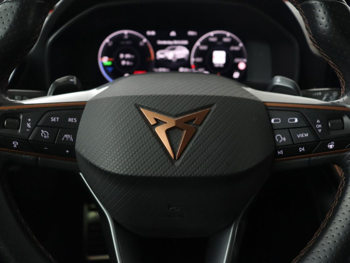 CUPRA Formentor 1.4 eHybrid VZ | 245pk | Stoelverwarming | Adaptive cruise | Memory | Camera | Navigatie | Sfeerverlichting | Keyless | Full LED | Sportstoelen | PHEV | Plug In