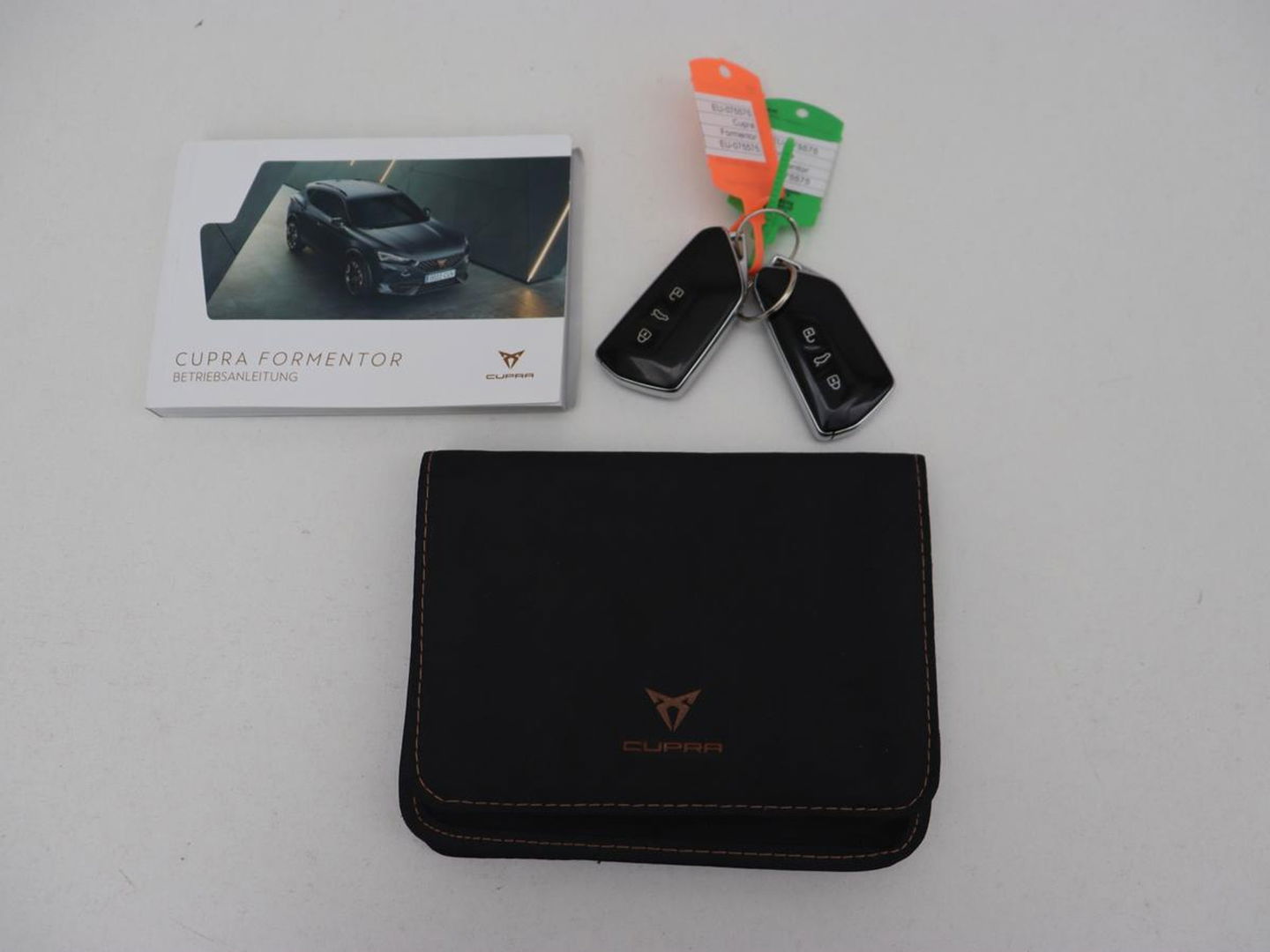 CUPRA Formentor 1.4 eHybrid VZ | 245pk | Stoelverwarming | Adaptive cruise | Memory | Camera | Navigatie | Sfeerverlichting | Keyless | Full LED | Sportstoelen | PHEV | Plug In