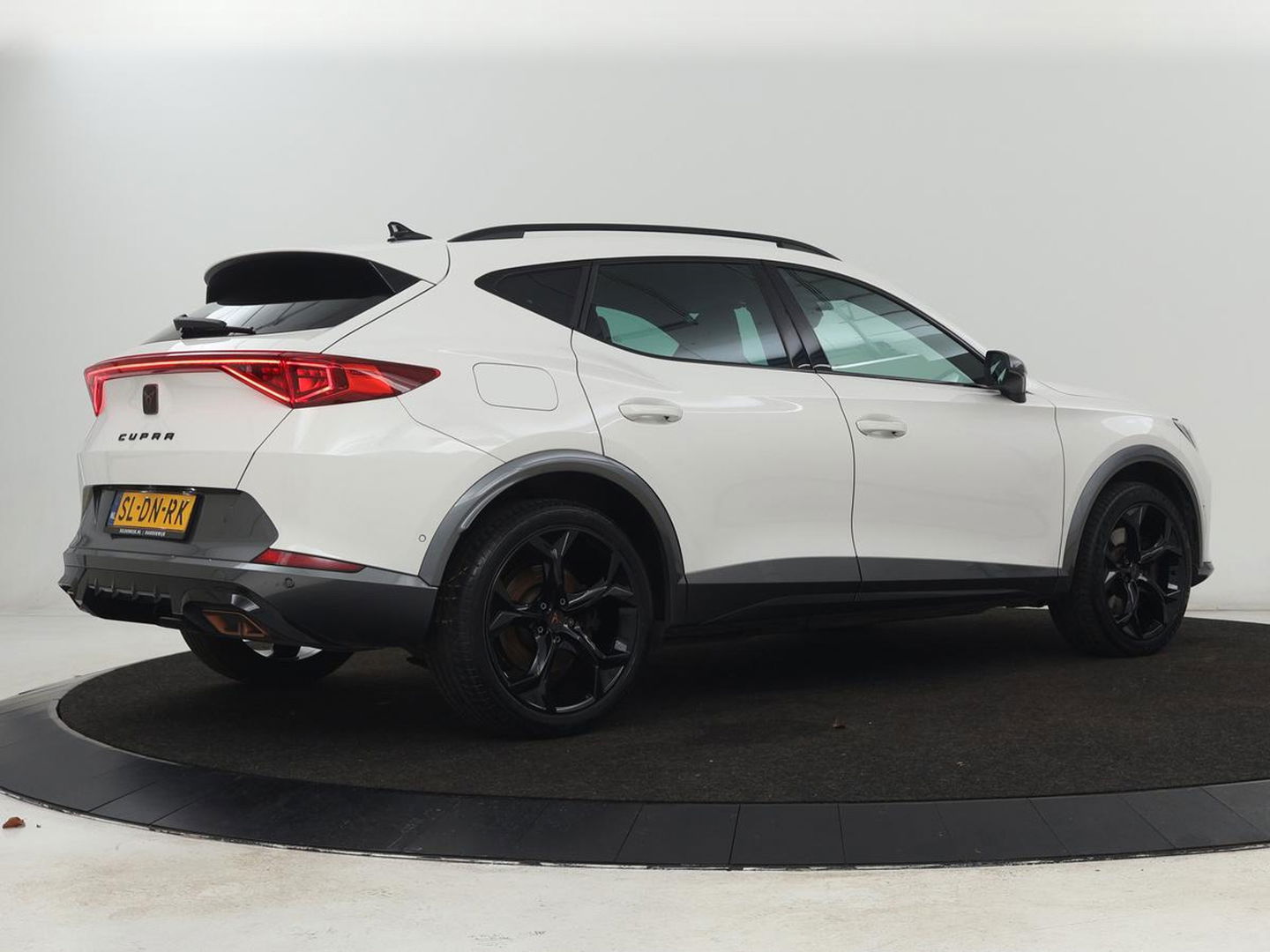 CUPRA Formentor 1.4 eHybrid VZ | 245pk | Stoelverwarming | Adaptive cruise | Memory | Camera | Navigatie | Sfeerverlichting | Keyless | Full LED | Sportstoelen | PHEV | Plug In