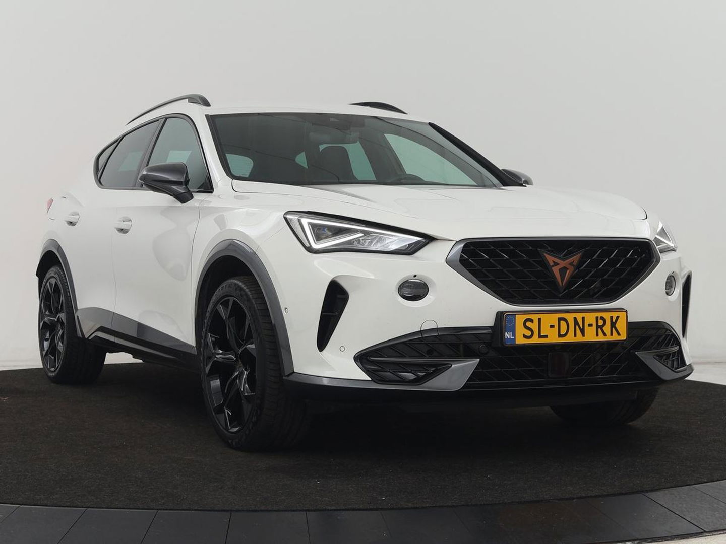 CUPRA Formentor 1.4 eHybrid VZ | 245pk | Stoelverwarming | Adaptive cruise | Memory | Camera | Navigatie | Sfeerverlichting | Keyless | Full LED | Sportstoelen | PHEV | Plug In