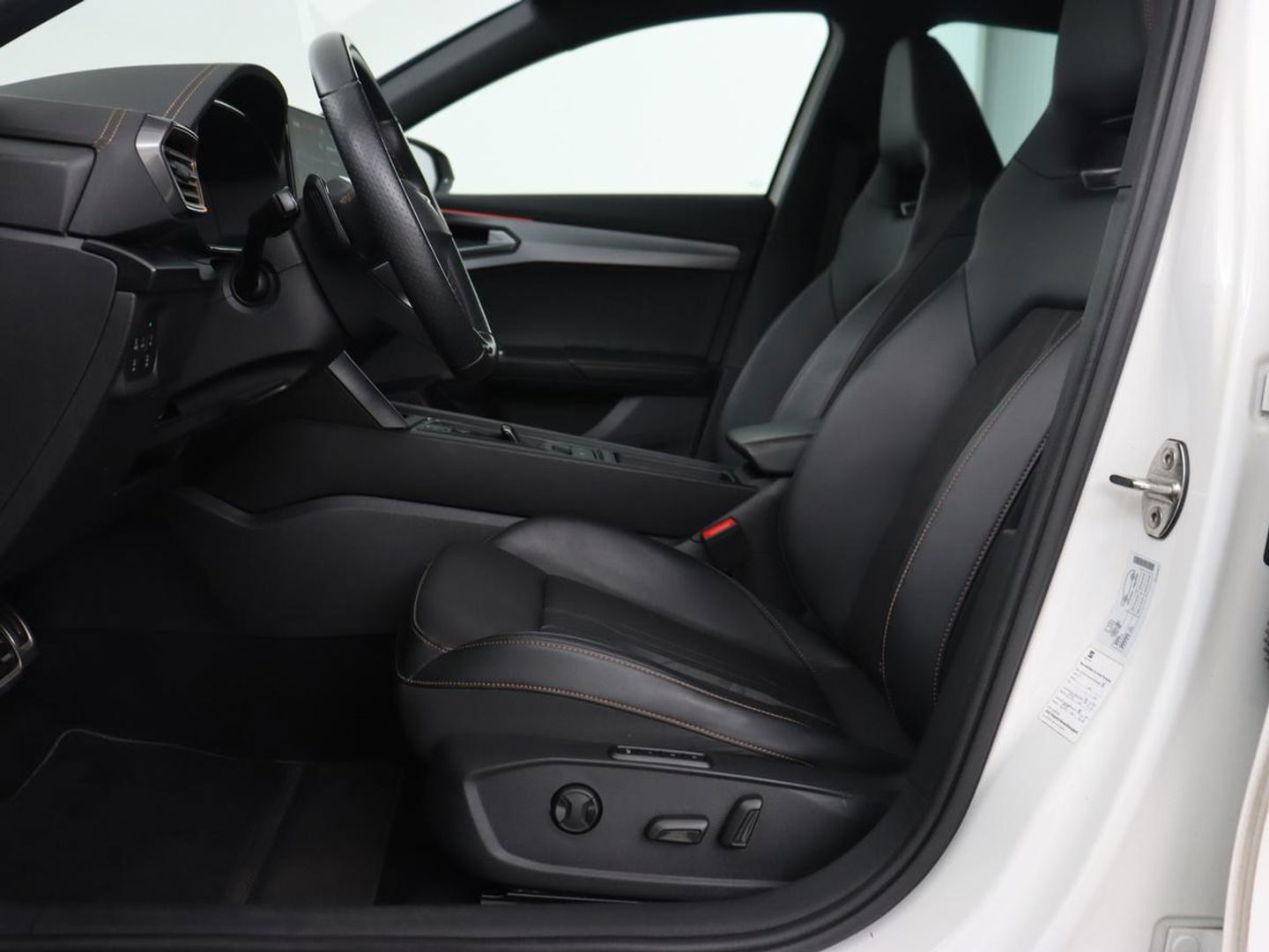 CUPRA Formentor 1.4 eHybrid VZ | 245pk | Stoelverwarming | Adaptive cruise | Memory | Camera | Navigatie | Sfeerverlichting | Keyless | Full LED | Sportstoelen | PHEV | Plug In