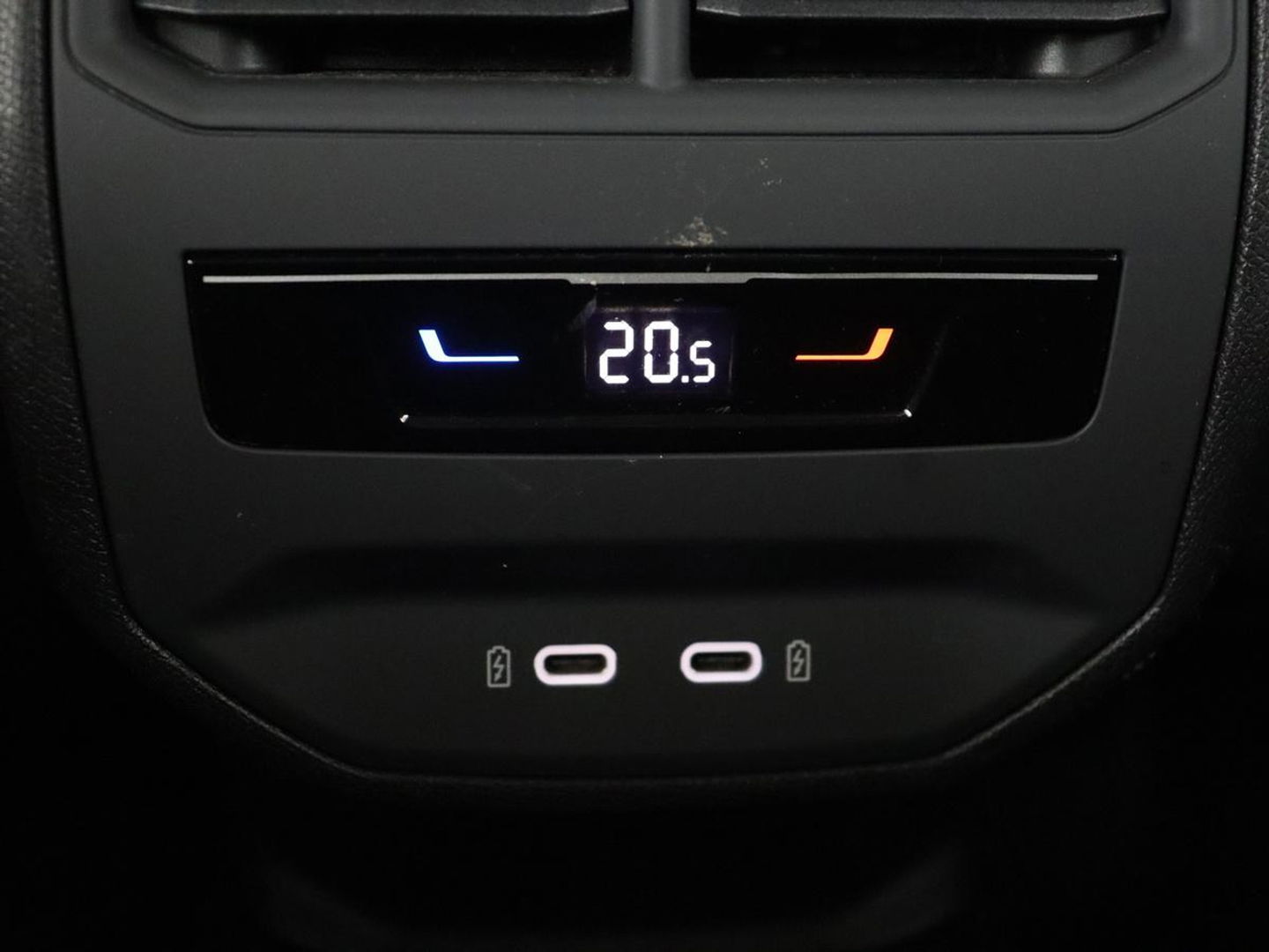 SEAT Leon 1.0 eTSI Style | Trekhaak | Camera | Carplay | Full LED | Navigatie | Cruise control | Parkeerhulp | Climate control | Bluetooth