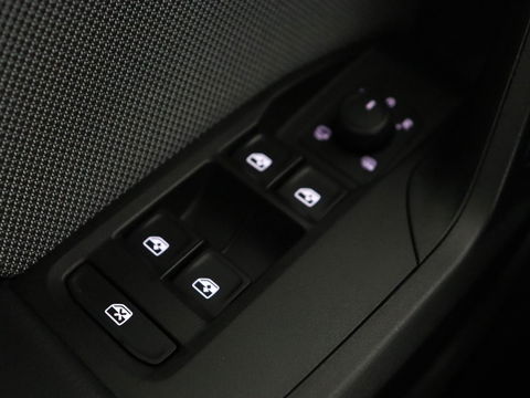 SEAT Leon 1.0 eTSI Style | Trekhaak | Camera | Carplay | Full LED | Navigatie | Cruise control | Parkeerhulp | Climate control | Bluetooth