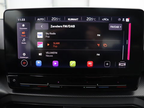 SEAT Leon 1.0 eTSI Style | Trekhaak | Camera | Carplay | Full LED | Navigatie | Cruise control | Parkeerhulp | Climate control | Bluetooth