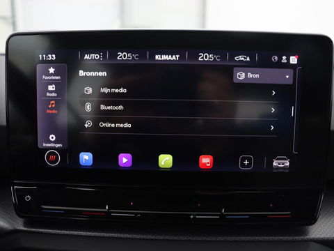 SEAT Leon 1.0 eTSI Style | Trekhaak | Camera | Carplay | Full LED | Navigatie | Cruise control | Parkeerhulp | Climate control | Bluetooth