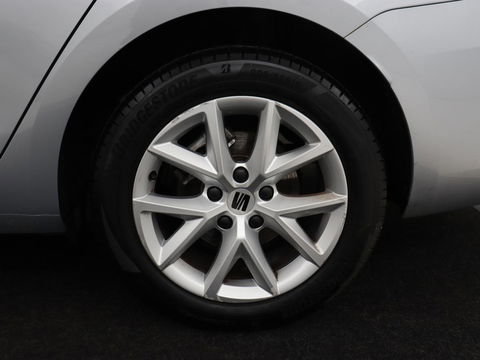 SEAT Leon 1.0 eTSI Style | Trekhaak | Camera | Carplay | Full LED | Navigatie | Cruise control | Parkeerhulp | Climate control | Bluetooth