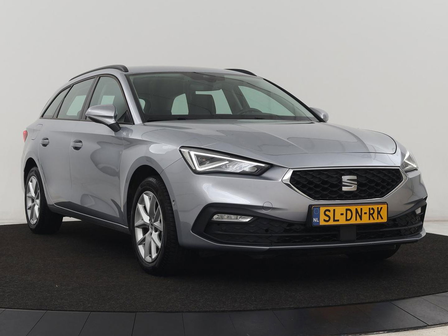 SEAT Leon 1.0 eTSI Style | Trekhaak | Camera | Carplay | Full LED | Navigatie | Cruise control | Parkeerhulp | Climate control | Bluetooth