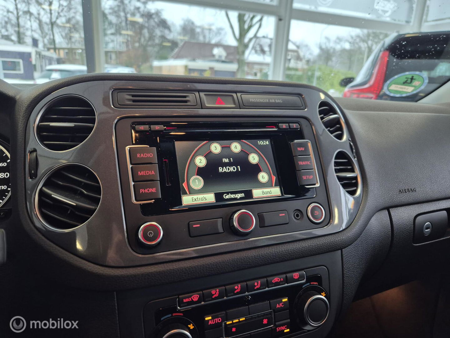 Volkswagen Tiguan 1.4 TSI Sport&Style, 100% Dealer onderhouden! 1e Eigenaar!