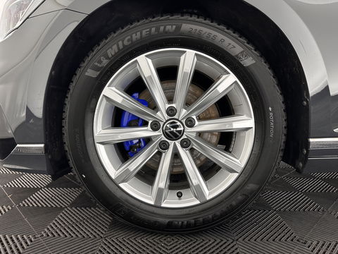 Volkswagen Passat 1.4 TSI PHEV GTE Business (INCL-BTW) Aut. *FULL-LED | DIGI-COCKPIT | ADAPTIVE-CRUISE | NAVI-FULLMAP | KEYLESS | DAB+ | COMFORT-SEATS | SHIFTPADDLES | PRIVACY-GLASS | PDC | CAMERA | CARPLAY | 17''ALU*