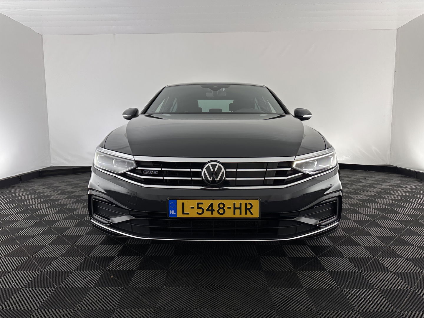 Volkswagen Passat 1.4 TSI PHEV GTE Business (INCL-BTW) Aut. *FULL-LED | DIGI-COCKPIT | ADAPTIVE-CRUISE | NAVI-FULLMAP | KEYLESS | DAB+ | COMFORT-SEATS | SHIFTPADDLES | PRIVACY-GLASS | PDC | CAMERA | CARPLAY | 17''ALU*