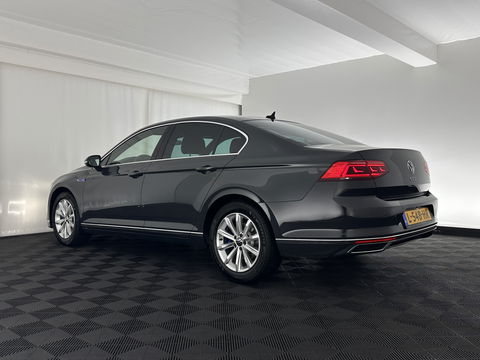 Volkswagen Passat 1.4 TSI PHEV GTE Business (INCL-BTW) Aut. *FULL-LED | DIGI-COCKPIT | ADAPTIVE-CRUISE | NAVI-FULLMAP | KEYLESS | DAB+ | COMFORT-SEATS | SHIFTPADDLES | PRIVACY-GLASS | PDC | CAMERA | CARPLAY | 17''ALU*