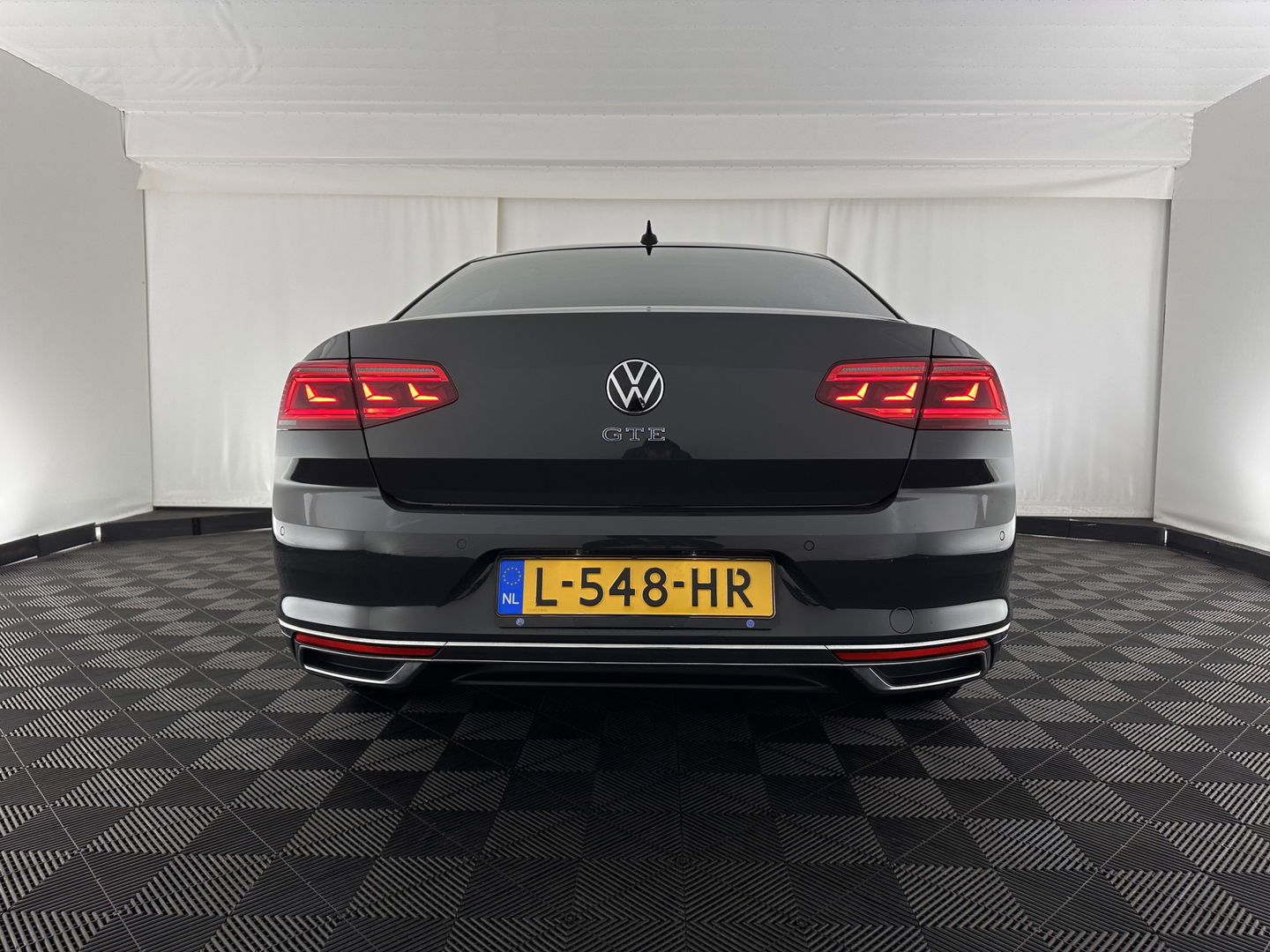 Volkswagen Passat 1.4 TSI PHEV GTE Business (INCL-BTW) Aut. *FULL-LED | DIGI-COCKPIT | ADAPTIVE-CRUISE | NAVI-FULLMAP | KEYLESS | DAB+ | COMFORT-SEATS | SHIFTPADDLES | PRIVACY-GLASS | PDC | CAMERA | CARPLAY | 17''ALU*