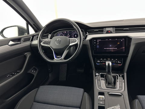 Volkswagen Passat 1.4 TSI PHEV GTE Business (INCL-BTW) Aut. *FULL-LED | DIGI-COCKPIT | ADAPTIVE-CRUISE | NAVI-FULLMAP | KEYLESS | DAB+ | COMFORT-SEATS | SHIFTPADDLES | PRIVACY-GLASS | PDC | CAMERA | CARPLAY | 17''ALU*