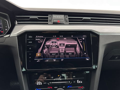 Volkswagen Passat 1.4 TSI PHEV GTE Business (INCL-BTW) Aut. *FULL-LED | DIGI-COCKPIT | ADAPTIVE-CRUISE | NAVI-FULLMAP | KEYLESS | DAB+ | COMFORT-SEATS | SHIFTPADDLES | PRIVACY-GLASS | PDC | CAMERA | CARPLAY | 17''ALU*