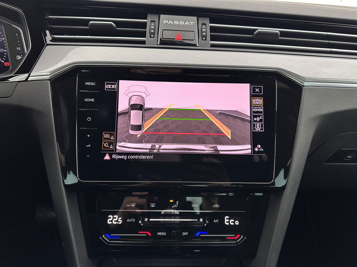Volkswagen Passat 1.4 TSI PHEV GTE Business (INCL-BTW) Aut. *FULL-LED | DIGI-COCKPIT | ADAPTIVE-CRUISE | NAVI-FULLMAP | KEYLESS | DAB+ | COMFORT-SEATS | SHIFTPADDLES | PRIVACY-GLASS | PDC | CAMERA | CARPLAY | 17''ALU*