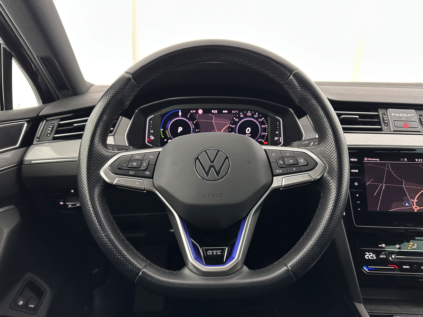 Volkswagen Passat 1.4 TSI PHEV GTE Business (INCL-BTW) Aut. *FULL-LED | DIGI-COCKPIT | ADAPTIVE-CRUISE | NAVI-FULLMAP | KEYLESS | DAB+ | COMFORT-SEATS | SHIFTPADDLES | PRIVACY-GLASS | PDC | CAMERA | CARPLAY | 17''ALU*