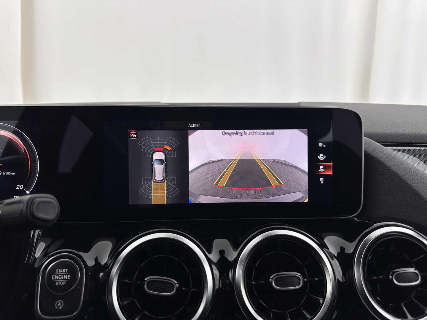 Mercedes-Benz B-Klasse 180 AMG-Line Business Solution (INCL-BTW) *LEATHER-MICROFIBRE | WIDESCREEN-COCKPIT | FULL-LED | BLINDSPOT | CAMERA | NAVI-FULLMAP | DAB+ | ECC | SHIFTPADDLES | CRUISE | HEATED-SPORTSEATS | TOWBAR | 18''ALU*