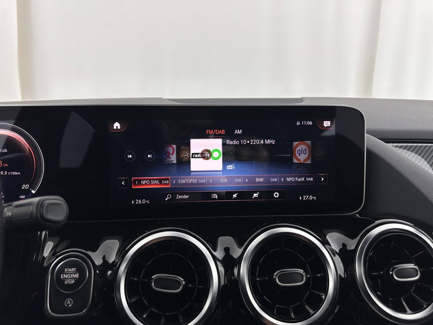 Mercedes-Benz B-Klasse 180 AMG-Line Business Solution (INCL-BTW) *LEATHER-MICROFIBRE | WIDESCREEN-COCKPIT | FULL-LED | BLINDSPOT | CAMERA | NAVI-FULLMAP | DAB+ | ECC | SHIFTPADDLES | CRUISE | HEATED-SPORTSEATS | TOWBAR | 18''ALU*