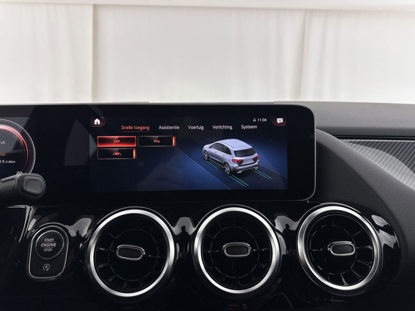 Mercedes-Benz B-Klasse 180 AMG-Line Business Solution (INCL-BTW) *LEATHER-MICROFIBRE | WIDESCREEN-COCKPIT | FULL-LED | BLINDSPOT | CAMERA | NAVI-FULLMAP | DAB+ | ECC | SHIFTPADDLES | CRUISE | HEATED-SPORTSEATS | TOWBAR | 18''ALU*