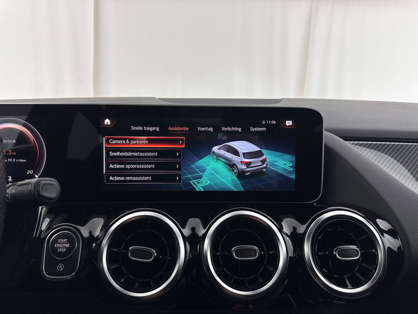 Mercedes-Benz B-Klasse 180 AMG-Line Business Solution (INCL-BTW) *LEATHER-MICROFIBRE | WIDESCREEN-COCKPIT | FULL-LED | BLINDSPOT | CAMERA | NAVI-FULLMAP | DAB+ | ECC | SHIFTPADDLES | CRUISE | HEATED-SPORTSEATS | TOWBAR | 18''ALU*