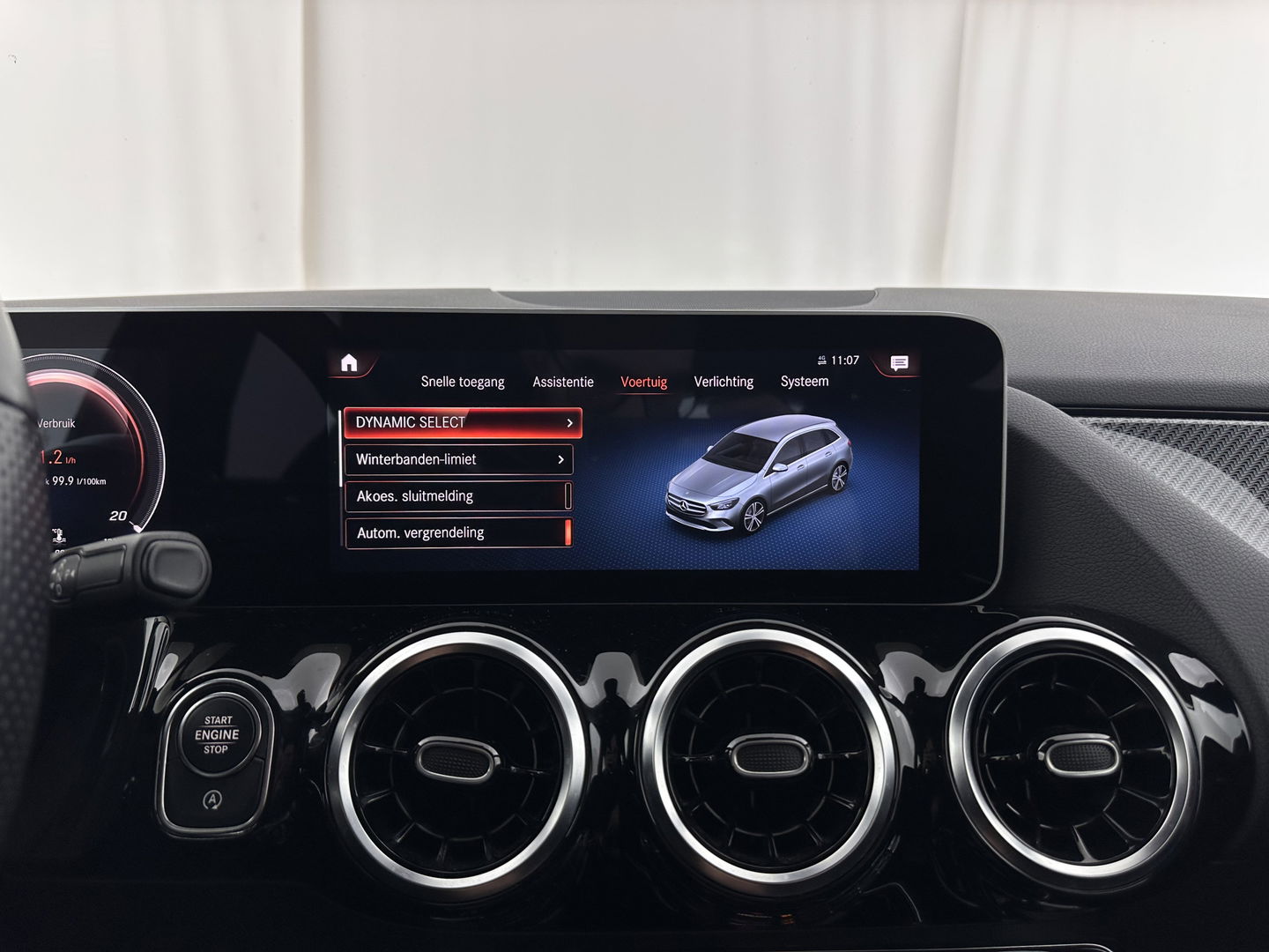 Mercedes-Benz B-Klasse 180 AMG-Line Business Solution (INCL-BTW) *LEATHER-MICROFIBRE | WIDESCREEN-COCKPIT | FULL-LED | BLINDSPOT | CAMERA | NAVI-FULLMAP | DAB+ | ECC | SHIFTPADDLES | CRUISE | HEATED-SPORTSEATS | TOWBAR | 18''ALU*