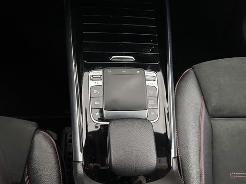 Mercedes-Benz B-Klasse 180 AMG-Line Business Solution (INCL-BTW) *LEATHER-MICROFIBRE | WIDESCREEN-COCKPIT | FULL-LED | BLINDSPOT | CAMERA | NAVI-FULLMAP | DAB+ | ECC | SHIFTPADDLES | CRUISE | HEATED-SPORTSEATS | TOWBAR | 18''ALU*