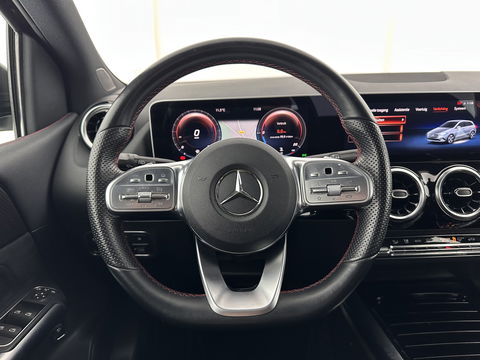 Mercedes-Benz B-Klasse 180 AMG-Line Business Solution (INCL-BTW) *LEATHER-MICROFIBRE | WIDESCREEN-COCKPIT | FULL-LED | BLINDSPOT | CAMERA | NAVI-FULLMAP | DAB+ | ECC | SHIFTPADDLES | CRUISE | HEATED-SPORTSEATS | TOWBAR | 18''ALU*