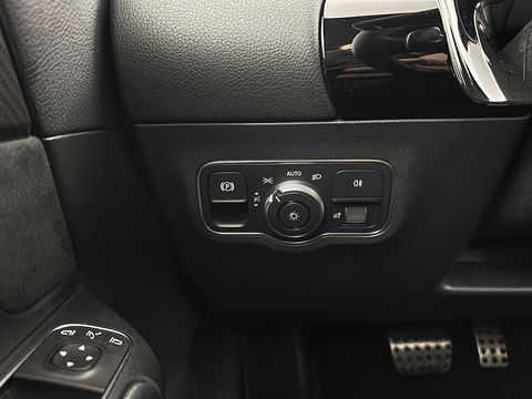 Mercedes-Benz B-Klasse 180 AMG-Line Business Solution (INCL-BTW) *LEATHER-MICROFIBRE | WIDESCREEN-COCKPIT | FULL-LED | BLINDSPOT | CAMERA | NAVI-FULLMAP | DAB+ | ECC | SHIFTPADDLES | CRUISE | HEATED-SPORTSEATS | TOWBAR | 18''ALU*