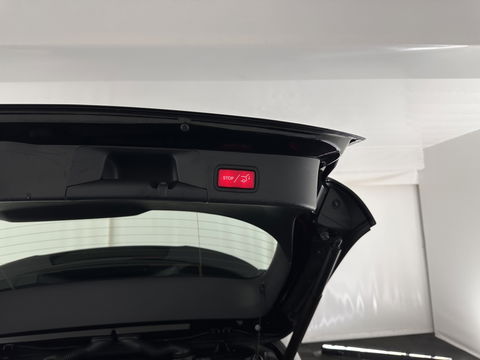 Mercedes-Benz B-Klasse 180 AMG-Line Business Solution (INCL-BTW) *LEATHER-MICROFIBRE | WIDESCREEN-COCKPIT | FULL-LED | BLINDSPOT | CAMERA | NAVI-FULLMAP | DAB+ | ECC | SHIFTPADDLES | CRUISE | HEATED-SPORTSEATS | TOWBAR | 18''ALU*