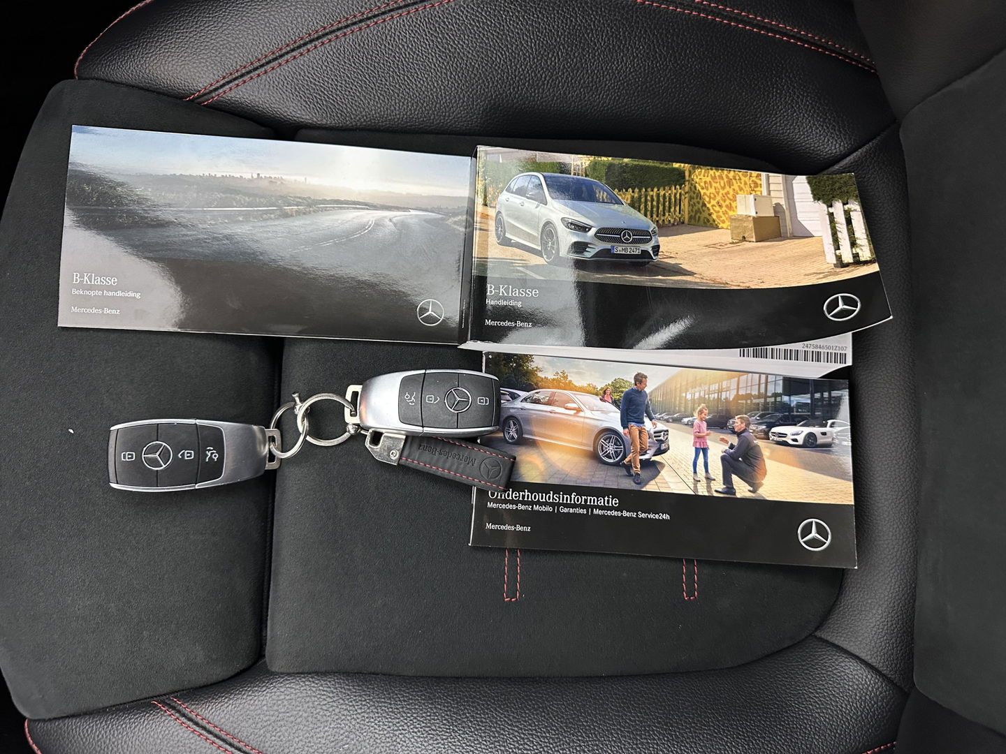 Mercedes-Benz B-Klasse 180 AMG-Line Business Solution (INCL-BTW) *LEATHER-MICROFIBRE | WIDESCREEN-COCKPIT | FULL-LED | BLINDSPOT | CAMERA | NAVI-FULLMAP | DAB+ | ECC | SHIFTPADDLES | CRUISE | HEATED-SPORTSEATS | TOWBAR | 18''ALU*