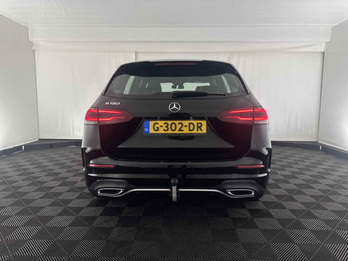 Mercedes-Benz B-Klasse 180 AMG-Line Business Solution (INCL-BTW) *LEATHER-MICROFIBRE | WIDESCREEN-COCKPIT | FULL-LED | BLINDSPOT | CAMERA | NAVI-FULLMAP | DAB+ | ECC | SHIFTPADDLES | CRUISE | HEATED-SPORTSEATS | TOWBAR | 18''ALU*