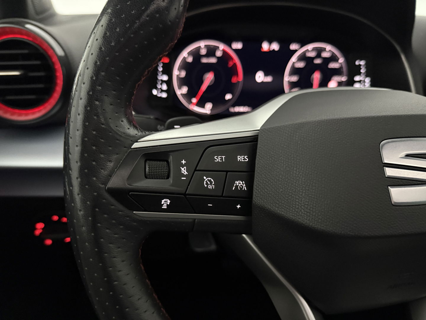 SEAT Ibiza 1.0 EcoTSI FR | Pano | Virtual | Camera | Sfeer | Adap. Cruise | Stoelverw. | Keyless | Carplay