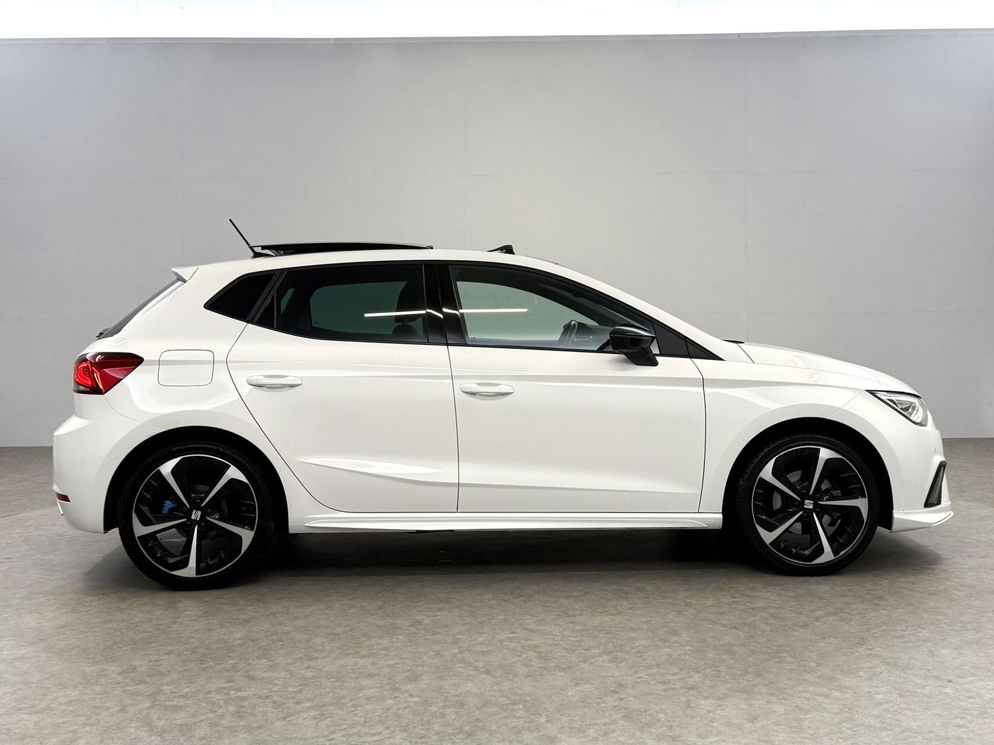 SEAT Ibiza 1.0 EcoTSI FR | Pano | Virtual | Camera | Sfeer | Adap. Cruise | Stoelverw. | Keyless | Carplay