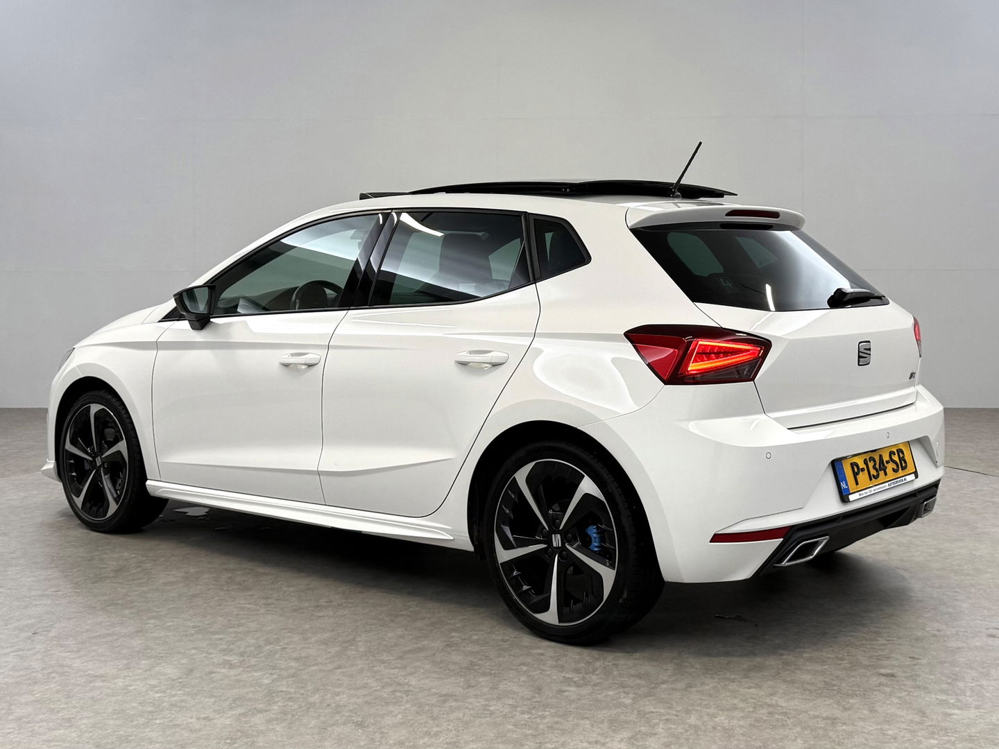SEAT Ibiza 1.0 EcoTSI FR | Pano | Virtual | Camera | Sfeer | Adap. Cruise | Stoelverw. | Keyless | Carplay