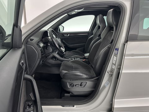 Škoda Kodiaq 1.5 TSI Sportline Business (INCL-BTW) Aut. *PANO | LEATHER-MICROFIBRE | FULL-LED | MEMORY-PACK | DIGI-COCKPIT | NAVI-FULLMAP | CAMERA | DAB+ | AMBIENT-LIGHT | KEYLESS | DAB+ | CARPLAY | PRIVACY-GLASS | 20"ALU*