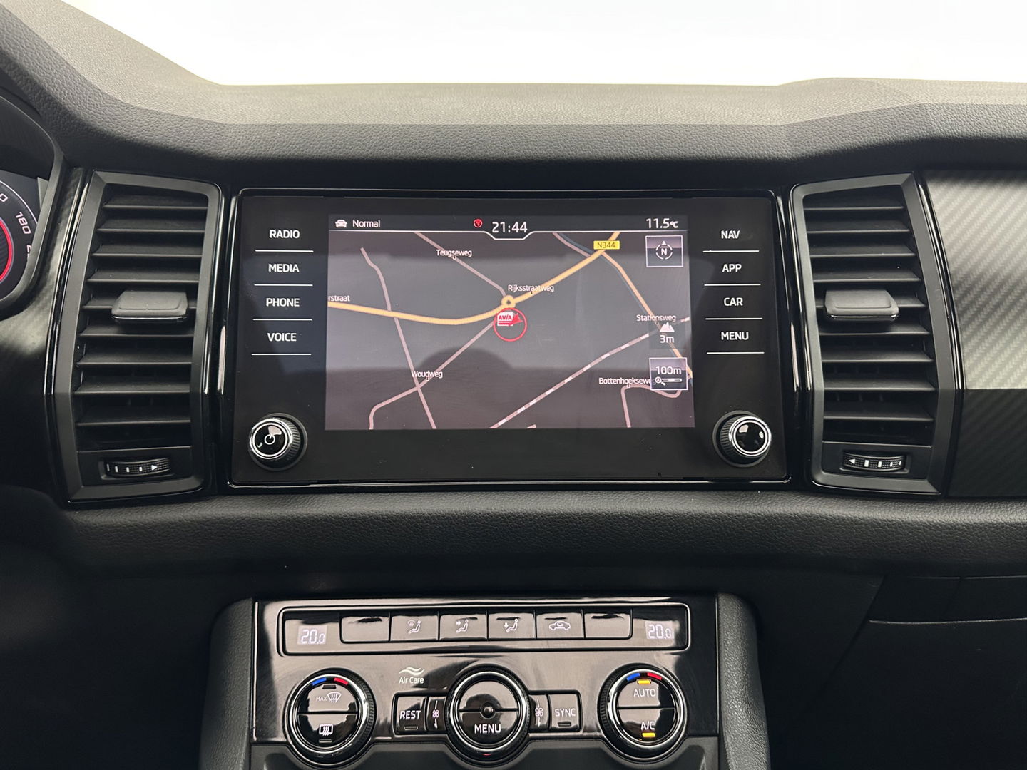 Škoda Kodiaq 1.5 TSI Sportline Business (INCL-BTW) Aut. *PANO | LEATHER-MICROFIBRE | FULL-LED | MEMORY-PACK | DIGI-COCKPIT | NAVI-FULLMAP | CAMERA | DAB+ | AMBIENT-LIGHT | KEYLESS | DAB+ | CARPLAY | PRIVACY-GLASS | 20"ALU*