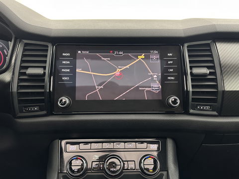 Škoda Kodiaq 1.5 TSI Sportline Business (INCL-BTW) Aut. *PANO | LEATHER-MICROFIBRE | FULL-LED | MEMORY-PACK | DIGI-COCKPIT | NAVI-FULLMAP | CAMERA | DAB+ | AMBIENT-LIGHT | KEYLESS | DAB+ | CARPLAY | PRIVACY-GLASS | 20"ALU*