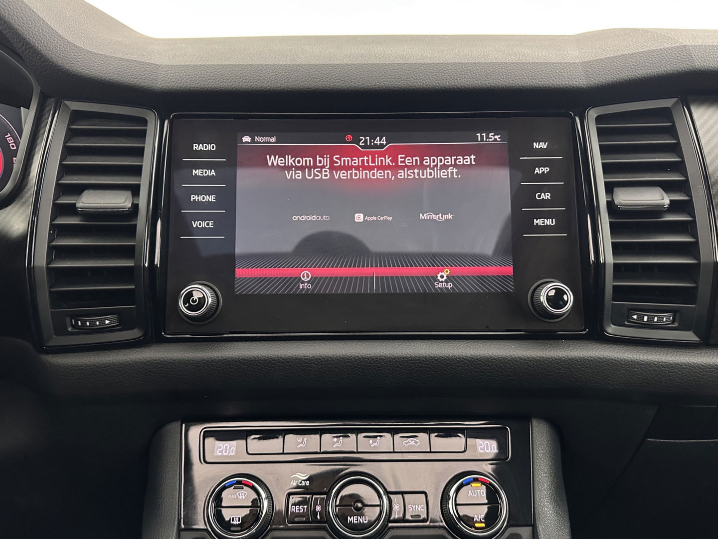 Škoda Kodiaq 1.5 TSI Sportline Business (INCL-BTW) Aut. *PANO | LEATHER-MICROFIBRE | FULL-LED | MEMORY-PACK | DIGI-COCKPIT | NAVI-FULLMAP | CAMERA | DAB+ | AMBIENT-LIGHT | KEYLESS | DAB+ | CARPLAY | PRIVACY-GLASS | 20"ALU*