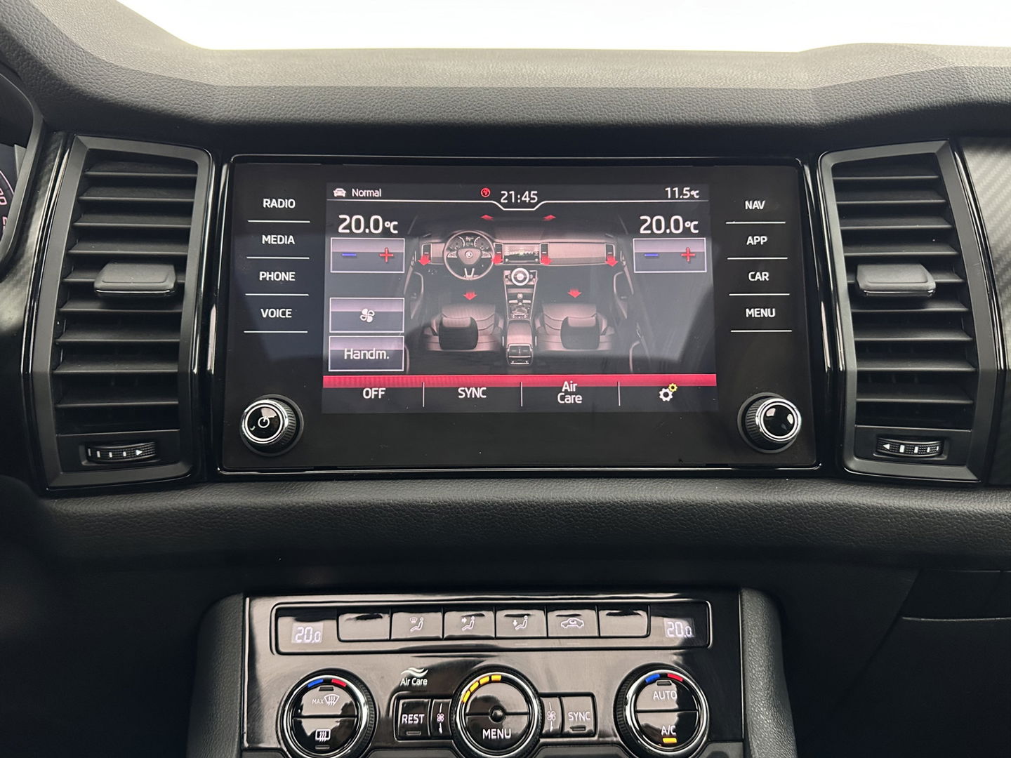 Škoda Kodiaq 1.5 TSI Sportline Business (INCL-BTW) Aut. *PANO | LEATHER-MICROFIBRE | FULL-LED | MEMORY-PACK | DIGI-COCKPIT | NAVI-FULLMAP | CAMERA | DAB+ | AMBIENT-LIGHT | KEYLESS | DAB+ | CARPLAY | PRIVACY-GLASS | 20"ALU*