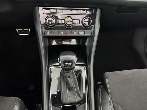 Škoda Kodiaq 1.5 TSI Sportline Business (INCL-BTW) Aut. *PANO | LEATHER-MICROFIBRE | FULL-LED | MEMORY-PACK | DIGI-COCKPIT | NAVI-FULLMAP | CAMERA | DAB+ | AMBIENT-LIGHT | KEYLESS | DAB+ | CARPLAY | PRIVACY-GLASS | 20"ALU*